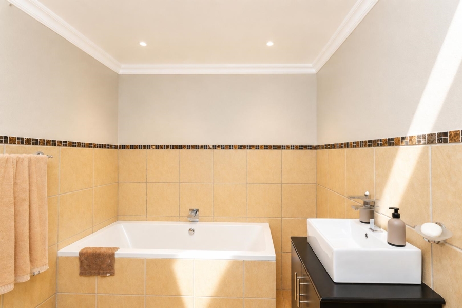 6 Bedroom Property for Sale in Birdwood Estate North West